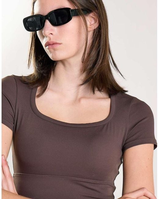 agon® Brown Square Neck Short Sleeve Crop Top