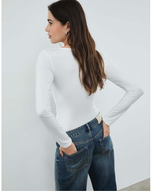 Stradivarius Aangerimpelde Body Van Polyamide Met V-Hals in het White