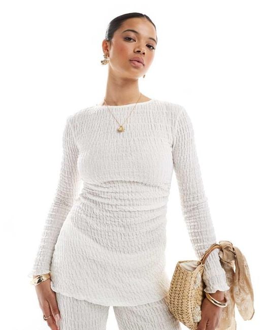 Top Asimmetrico A Maniche Lunghe Testurizzato Écru di Pull&Bear in White
