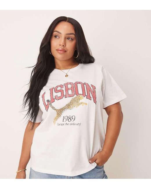 Camiseta Blanca De Corte Estándar Con Estampado Gráfico "Lisbon" De Asos Design Curve ASOS de color White