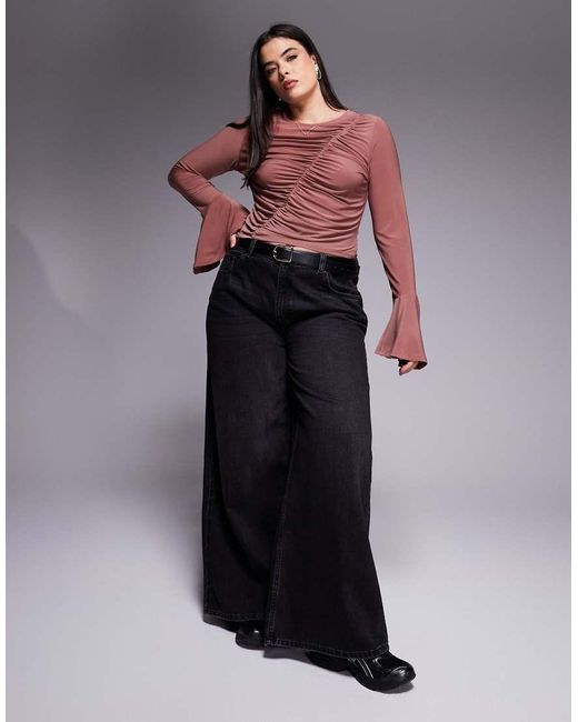 Top De Manga Larga Acampanada Con Detalle Fruncido Asimétrico De Asos Design Curve-Marrón ASOS de color Brown