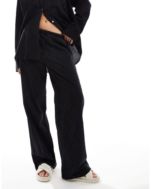 Pantalon d'ensemble en broderie anglaise avec cordon Pull&Bear en coloris Black