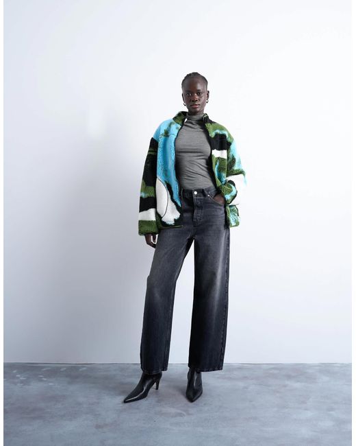 TOPSHOP Blue – mehrfarbige jacke aus teddyfleece mit trendigem, abstraktem muster