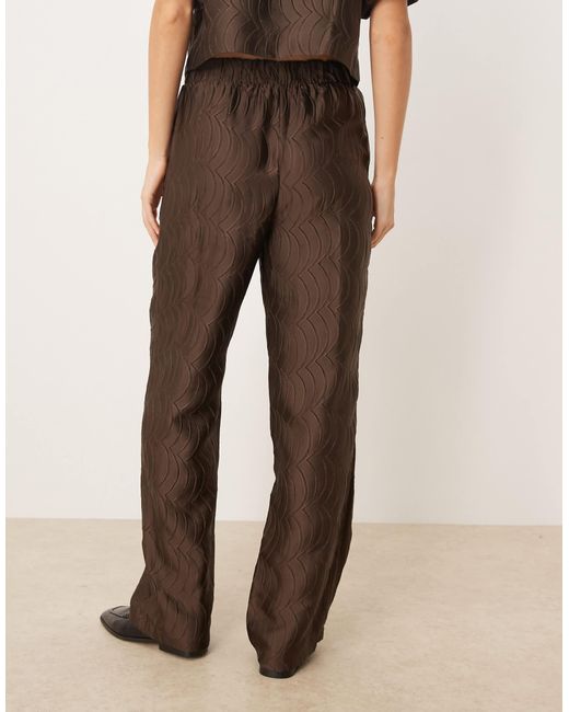 Pantalon d'ensemble texturé Y.A.S en coloris Natural