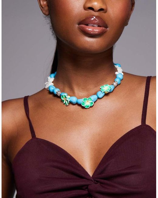 Collar De Cuentas Gruesas Con Flores De Loto De South Beach de color Purple