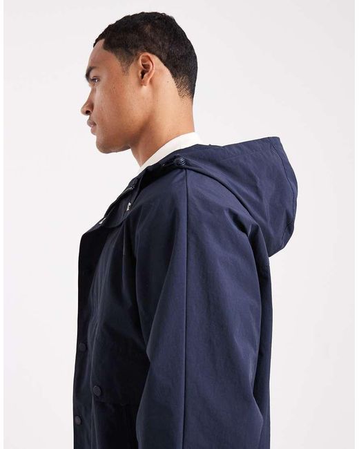 Farah Shenley in het Blue voor heren