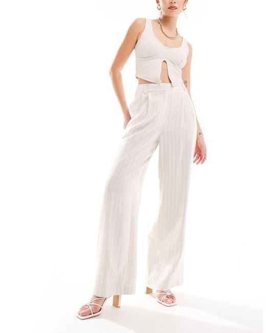 Pantaloni a fondo ampio effetto lino con motivo a righe di New Look in White