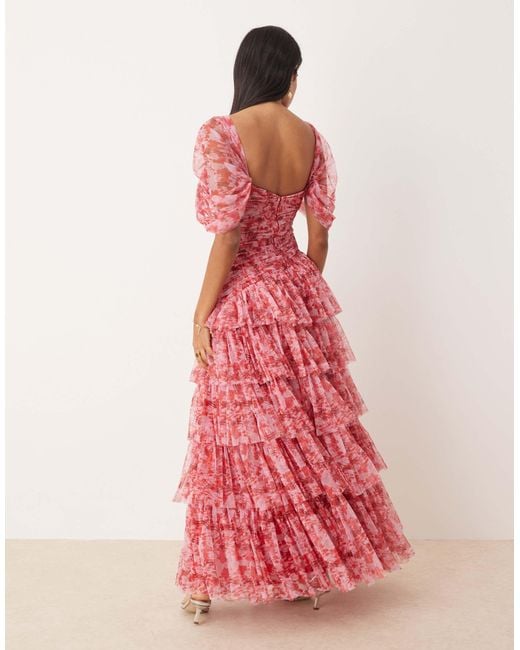 Robe longue et asymétrique en tulle imprimé fleuri avec épaules dénudées - /rouge LACE & BEADS en coloris Pink