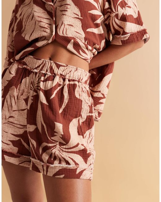 Short d'ensemble en étamine avec bords effilochés et imprimé palmiers ASOS en coloris Orange