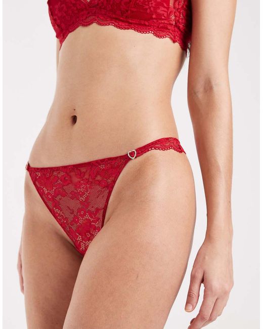 Lindex Iris in het Red