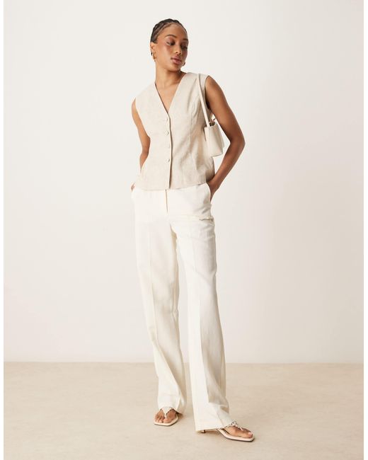 Tall - pantalon habillé coupe droite ajustée en lin mélangé - crème ASOS en coloris Natural