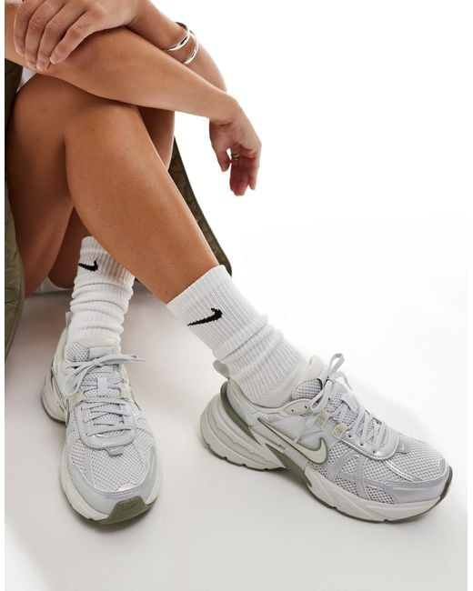 Nike White – v2k run – unisex-sneaker