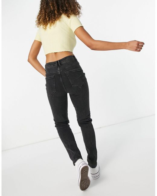 Denim Lili Slim Mom Jeans in Black 