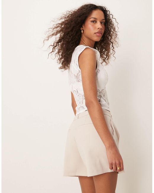 Abercrombie & Fitch Natural Curve Mid Rise Pleated Sloane Shorts