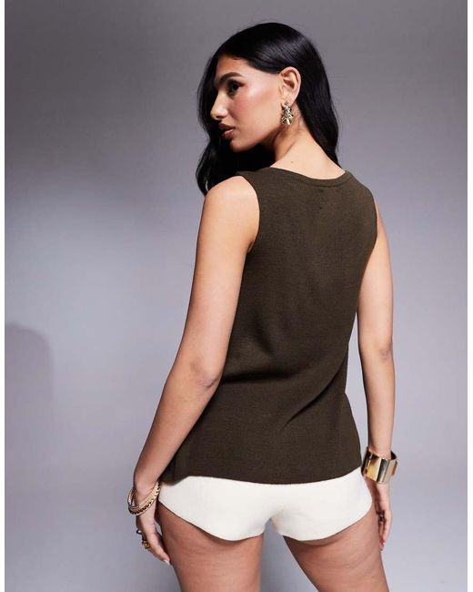 Top Marrón Con Botones Dorados De Punto Compacto De ASOS de color Brown