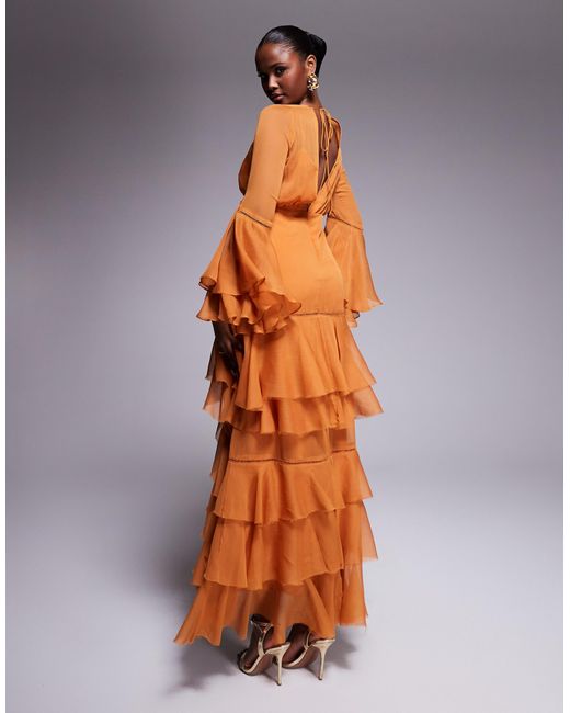 Robe longue à volants et décolleté plongeant avec empiècements en dentelle - rouille ASOS en coloris Orange