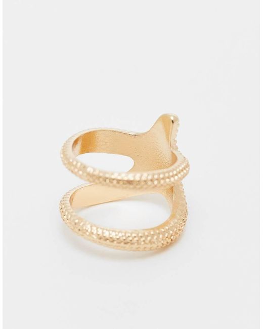 Anillo Texturizado Con Diseño De Estrella De Mar De ASOS de color Natural