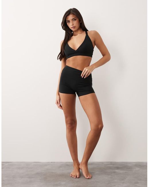 4505 Black V-neck Medium Support Sports Bra With Adjustable Straps