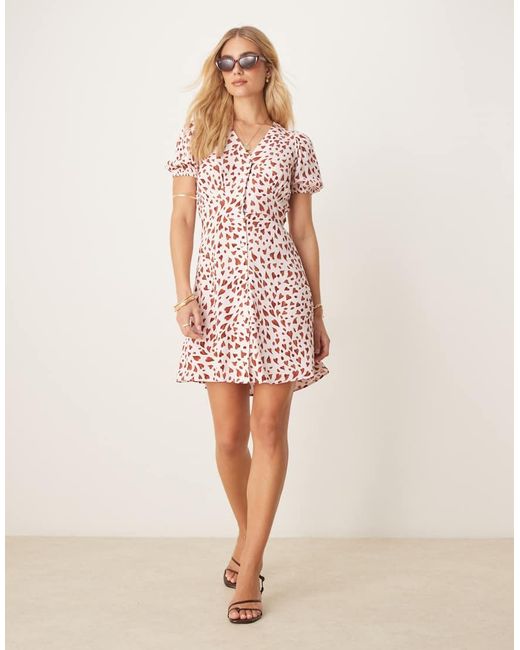 & Other Stories Mini Jurk Met Knoopsluiting En Rode Met Hartjesprint in het Purple