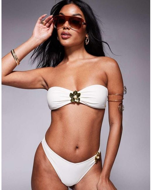 Top Bikini A Fascia Color Crema Con Dettaglio di Candypants in White
