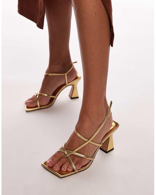 Sandalias Doradas Con Tacón De Bloque Y Diseño De Tiras Gracy De Wide Fit TOPSHOP de color Brown