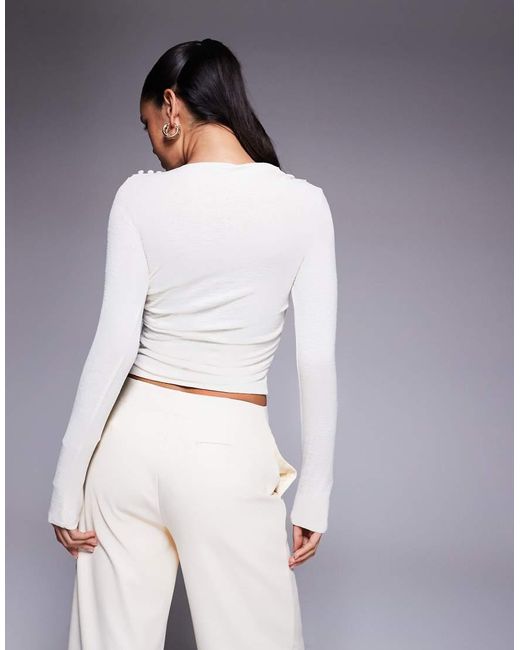 Top Ceñido Con Cuello Barco Y Detalle De Botones En El Hombro Luvinia De -Blanco Princess Polly de color White