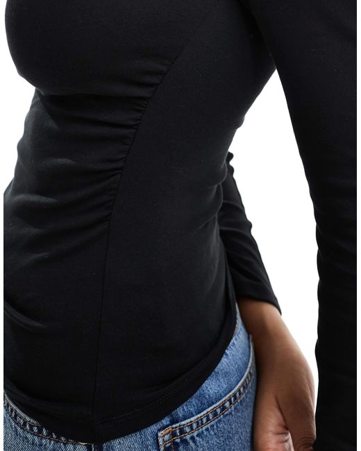 Top froncé à encolure bateau Stradivarius en coloris Blue