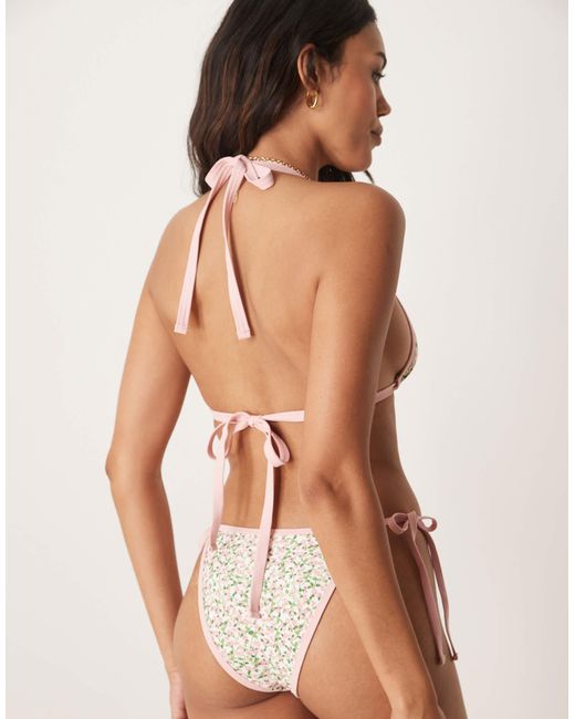 Peek & Beau Brown – triangel-bikinioberteil mit farblich abgesetzter einfassung und rosa blümchenmuster