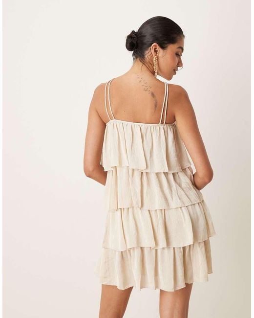 Vestido Corto Color Crema Con Cuello Subido Y Volantes De Satén De -Blanco Vila de color Natural
