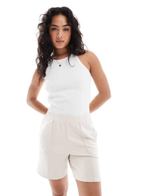 Pantaloncini Da Jogging Écru Con Cuciture Sul Davanti di Stradivarius in White