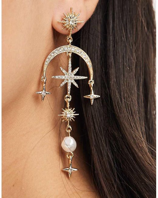 Pendientes Largos Dorados Con Diseño Celestial De Cristales Y Perlas Sintéticas De ASOS de color Brown