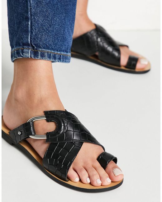leather toe loop sandals