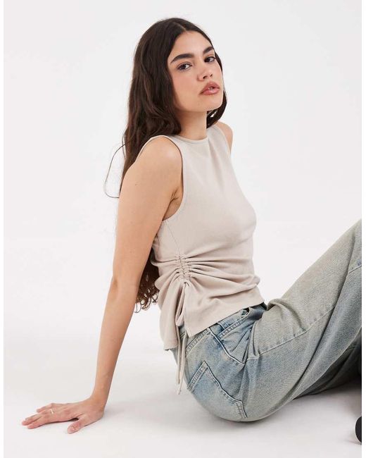 Top De Punto Asimétrico Con Lazo En Levi's de color Gray
