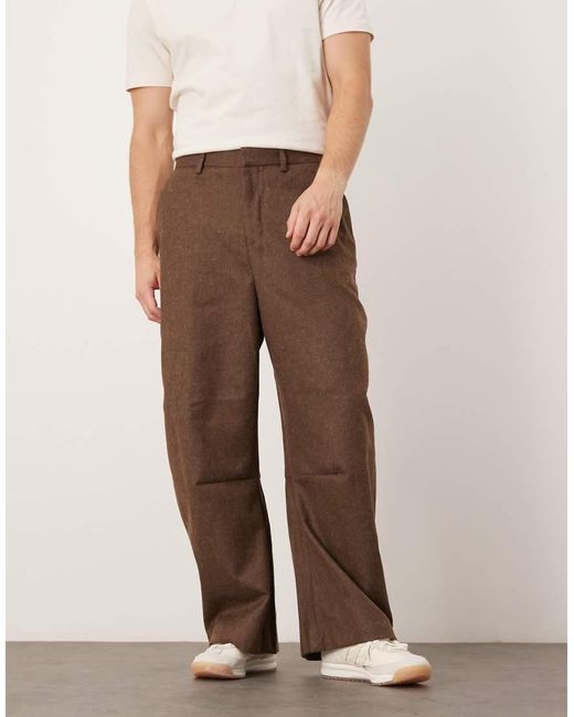 Pantalones De Vestir Marrones De Pernera Barrel Ancha Con Pinzas Delanteras De Tejido Cepillado De ASOS de hombre de color Natural