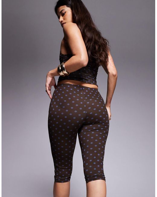 Exclusivité - pantacourt d'ensemble près du corps à taille haute en tulle double épaisseur à pois - bleu/chocolat Kaiia en coloris Purple