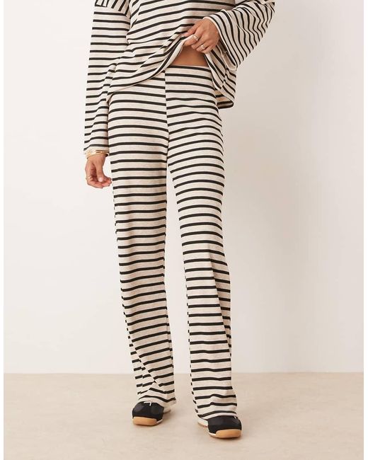 ASOS Flare-Broek Met Wafelstructuur En Zwart-Witte Strepen, Deel Van Co-Ord Set in het Natural
