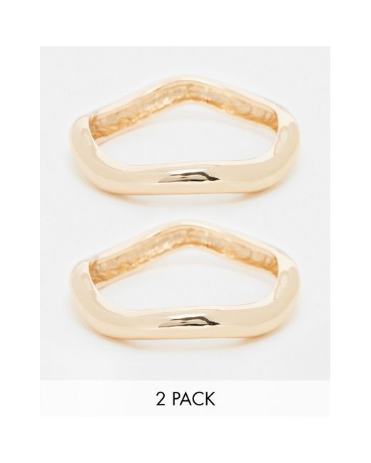 Confezione da 2 bracciali rigidi dorati con design ondulato di ASOS in White