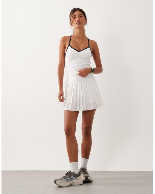 4505 White Active Ruched Front Tank Top With Inner Bra And Contrast Piping