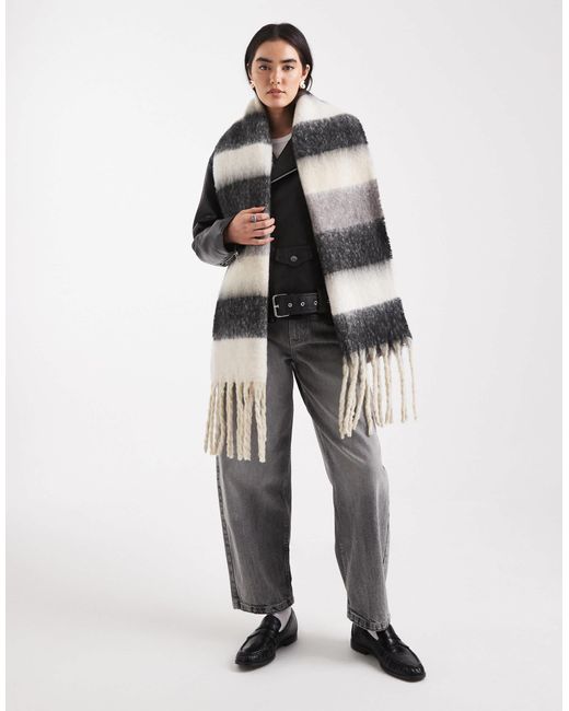 Threadbare Gray – deckenschal mit streifen