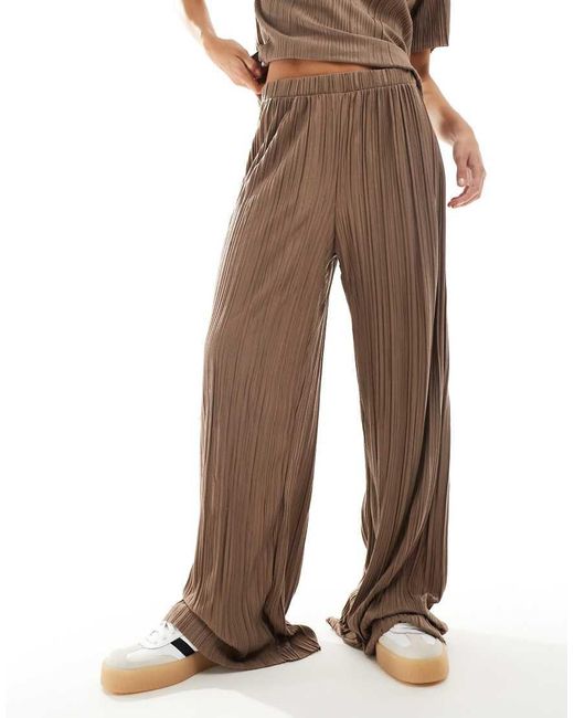 Pantaloni Plissé Ampi Marroni di Vila in Brown