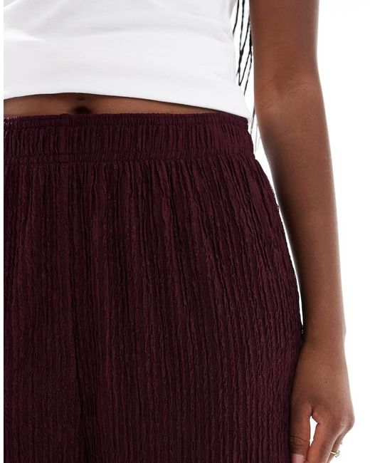 Pantaloni A Fondo Ampio Bordeaux Testurizzati di New Look in Purple