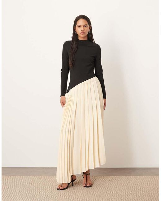 Vestito Lungo Sagomato Con Gonna A Pieghe E Tessuto A Contrasto di ARRANGE in Natural