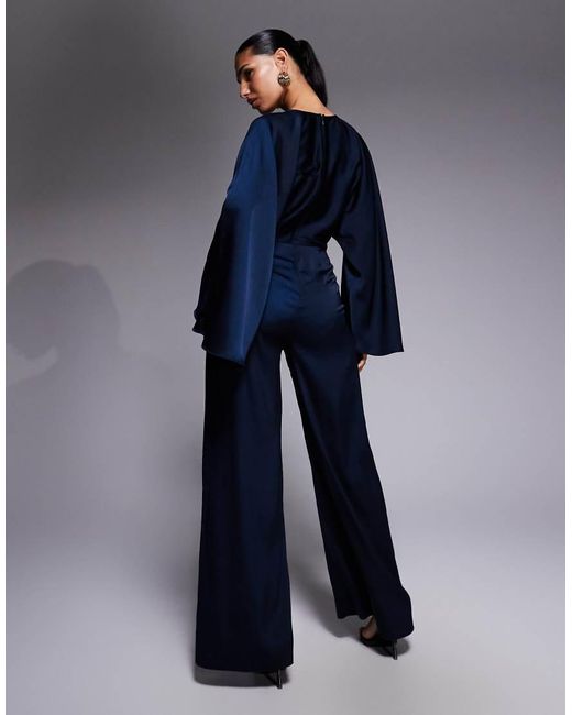 Mono Largo De Corte Al Bies Con Mangas Murciélago Y Cintura Entallada De Satén De ASOS de color Blue