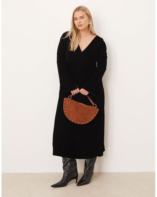 Josie - robe mi-longue à col en v et manches longues Nobody's Child en coloris Black