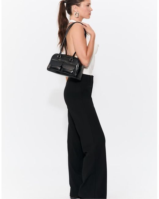 Borsa Da Spalla Nera Con Tasche E Manici Lunghi di Stradivarius in Black