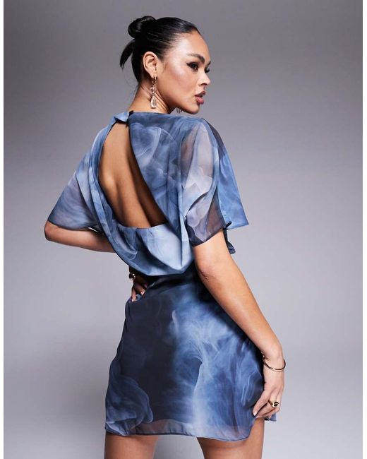 ASOS Mini Jurk Met Cape En Open Achterkant in het Blue