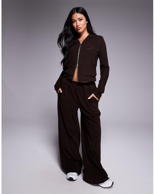 ASOS Weekend Collective in het Brown