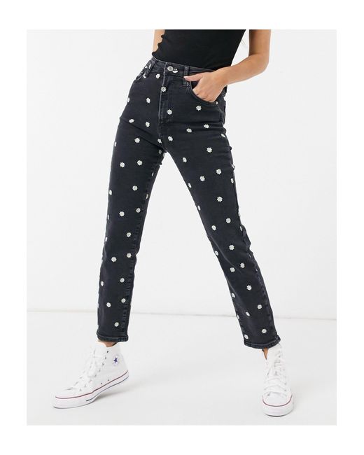 Mom jeans slim neri con ricamo a fiori di Stradivarius in Black