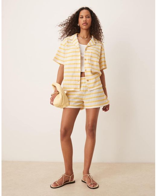 Pantaloncini Gialli E Bianchi A Righe di ASOS in Natural