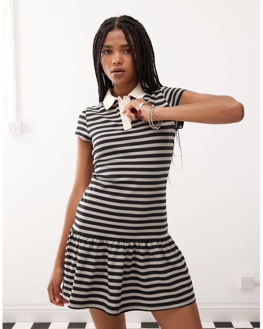 Robe rayée style maillot Collusion en coloris White